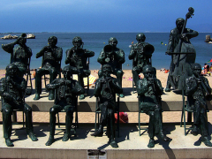 Monument a la cobla, L