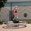 Estatua de Ultraman en Soshigaya-Okura, Tokio